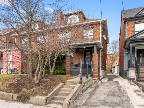 1977 Dufferin St, Toronto, ON M6E 3P9