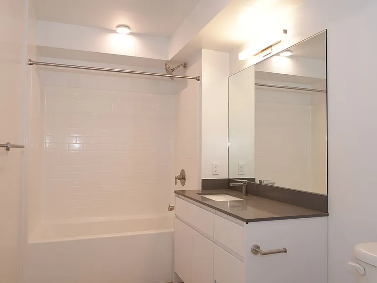 Brand New Luxury Homes! W/D, Balcony & Parking! — Photo 13