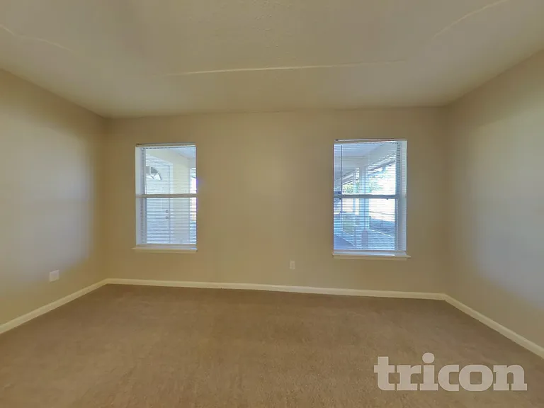 391 Summit Dr — Photo 5