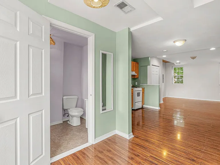 909 S 21st St #3 — Photo 8