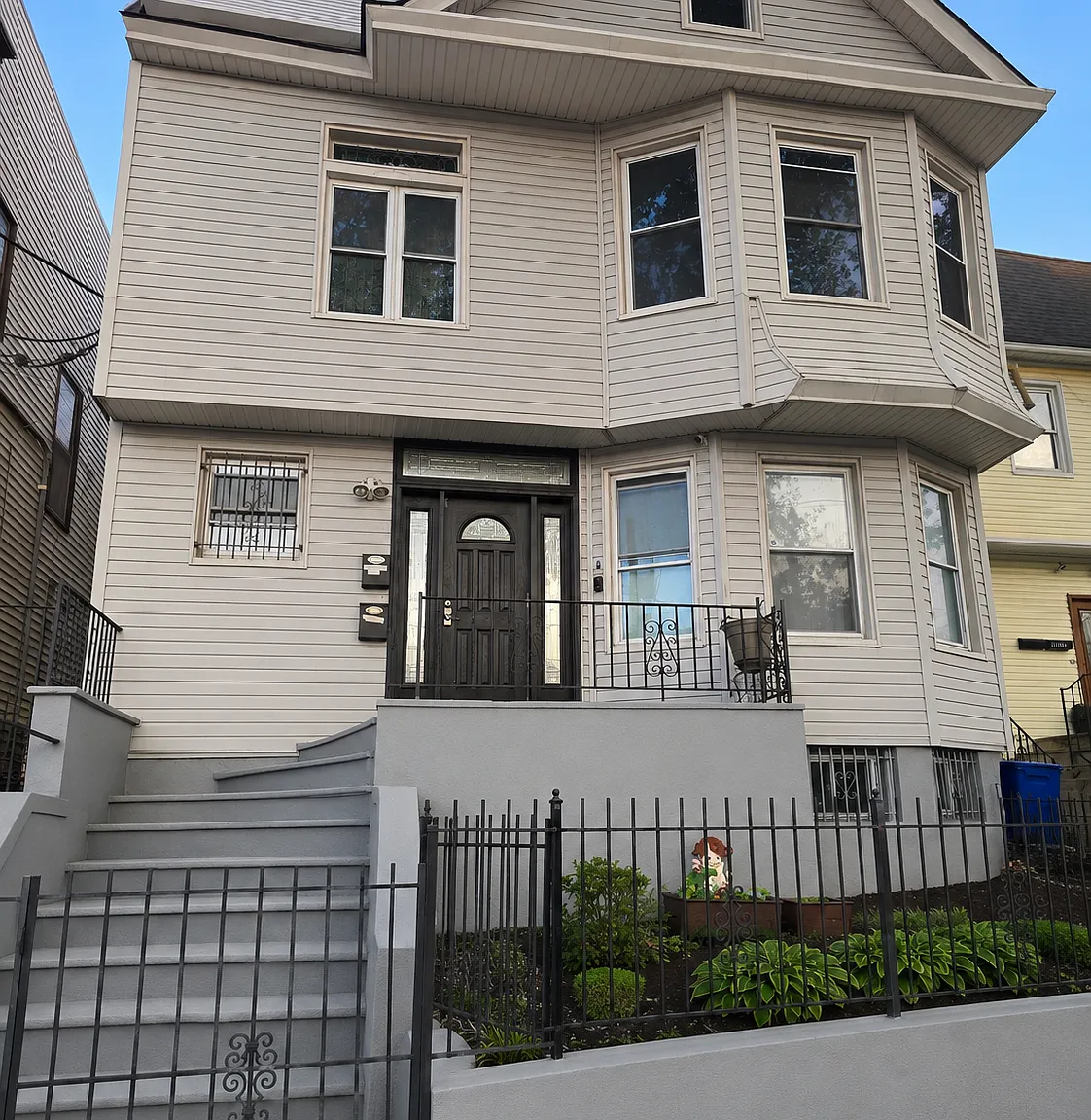 3 bed, 950 sqft, $2,500 — Photo 3