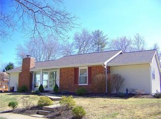 827 Country Stone Dr, Ballwin, MO 63021