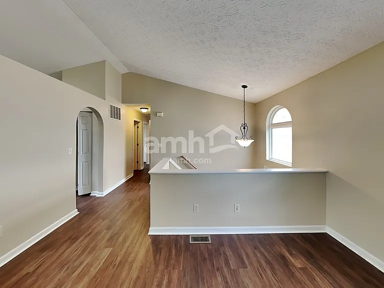 375 Thompson St — Photo 6