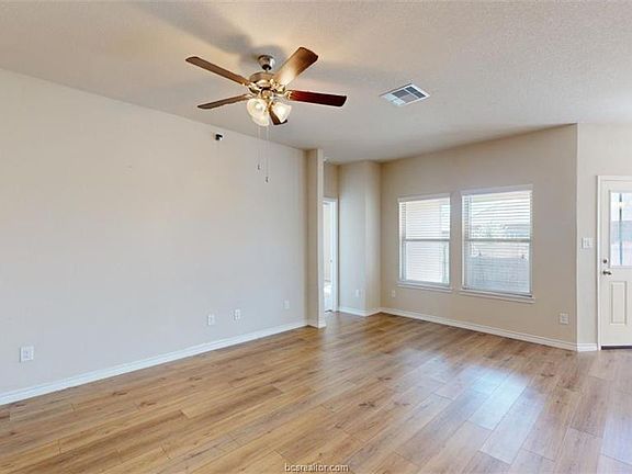 4th image of 5219 Montague Loop