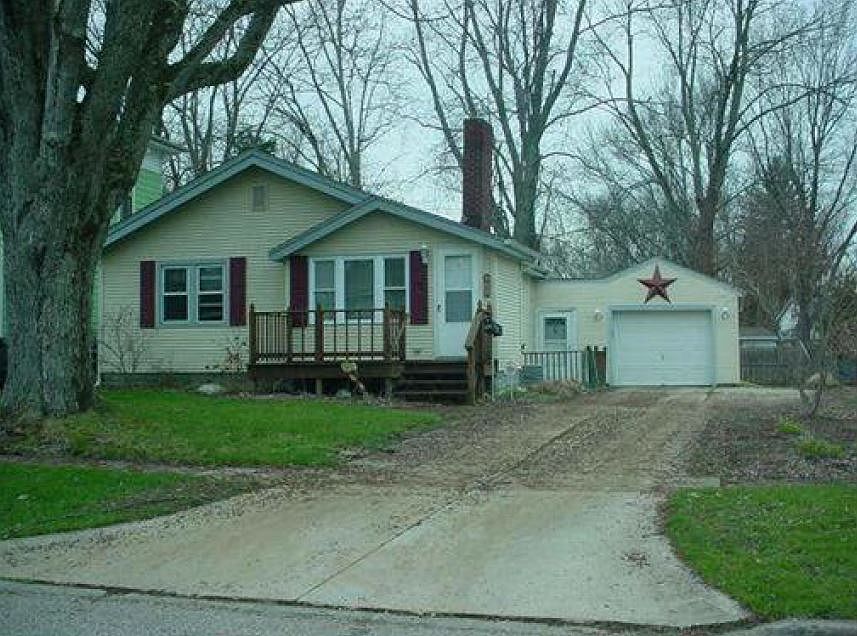 1st image of 460 1st St