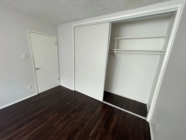 21827 Lanark St — Photo 6