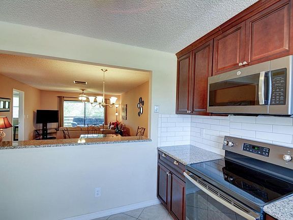 5th image of 1270 SE Parkview Pl APT B9