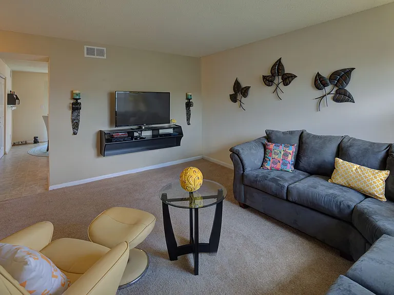 Auburn Place Apartments — Photo 20