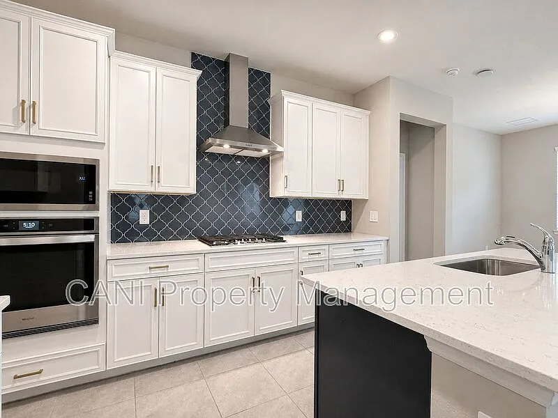 4 bed, 3.0 bath, 2562 sqft, $3,100 — Photo 3