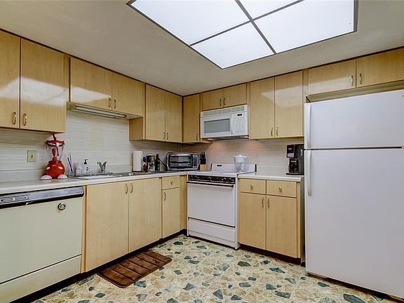 3rd image of 970 85th Ave N APT 108