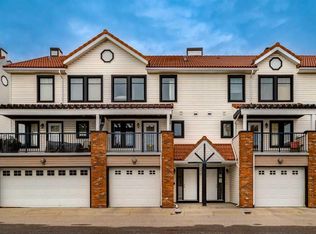 12 S Royal Oak Ln NW, Calgary, AB T3G 6B5