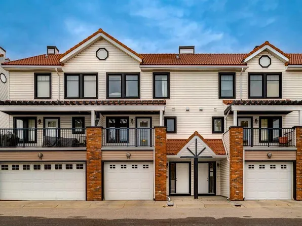 12 S Royal Oak Ln NW, Calgary, AB T3G 6B5