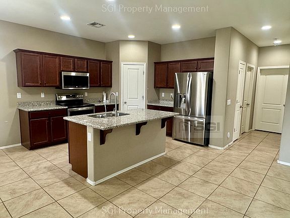 2nd image of 631 W Kerry Ln