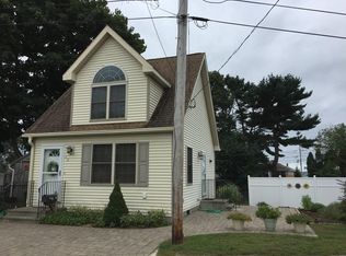 42 Laurel Ave, Swansea, MA 02777