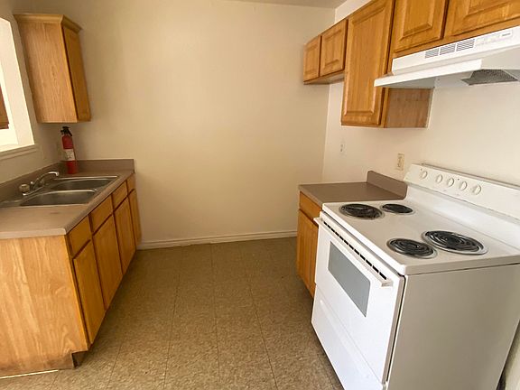 3rd image of 916 E Avenue D #B