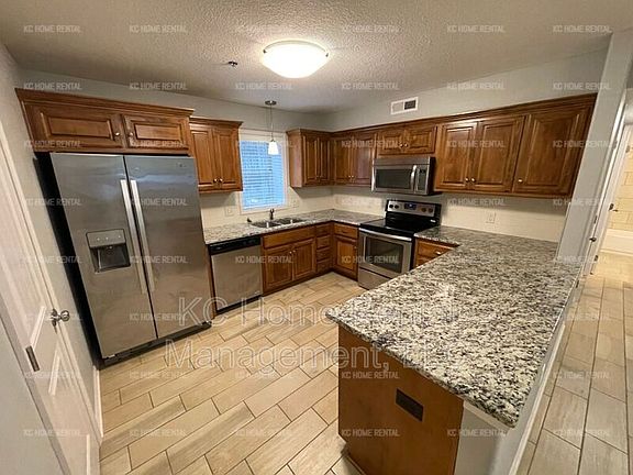 5th image of 3612 Bell St APT 1