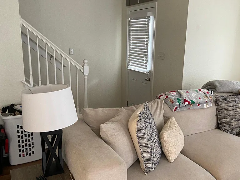 1121 Halton Ln — Photo 7