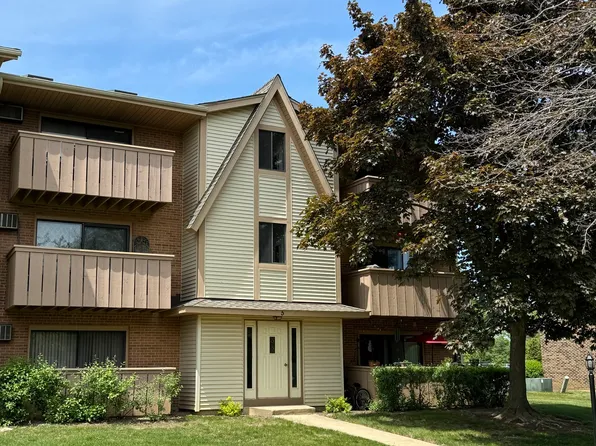 5 Cedar Ct APT 18, Vernon Hills, IL 60061