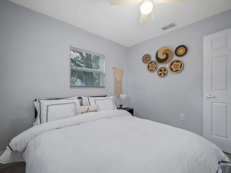 4313 W Woodlawn Ave — Photo 21
