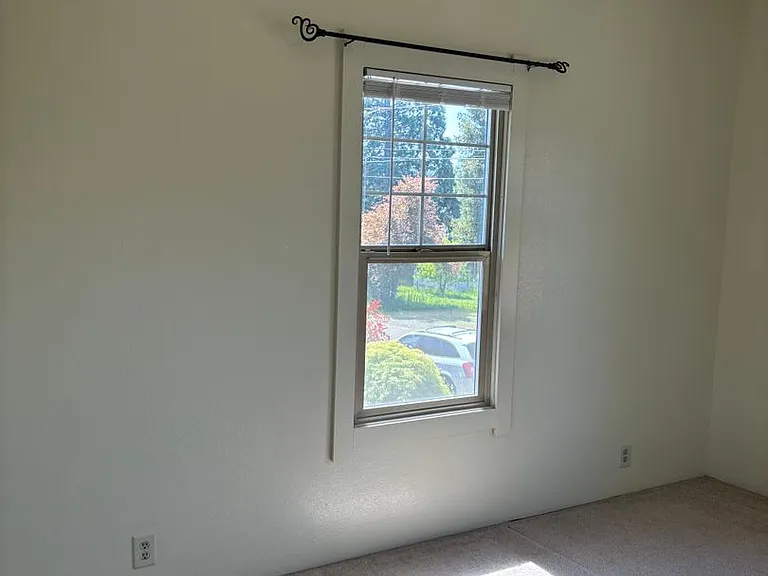 1115 SE Roberts Ave — Photo 14