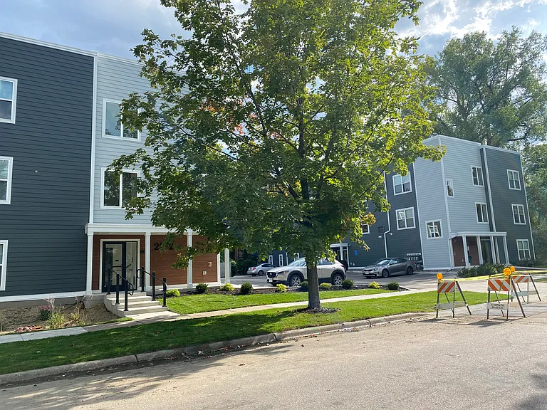 2212 W Stewart Ave #3 — Photo 16