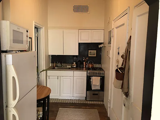 Rented by Status Capital, LLC | media 18