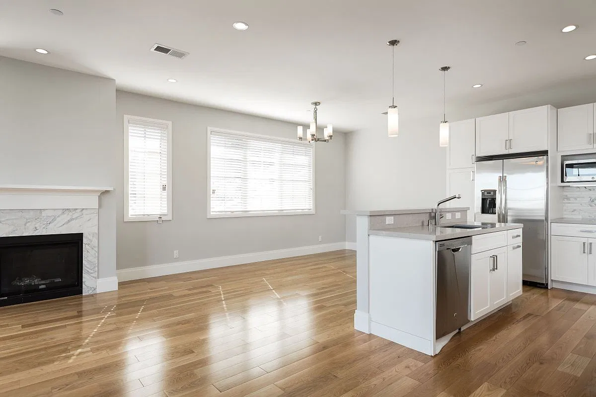 2 bed, 2.5 bath, 1410 sqft, $5,995 — Photo 3