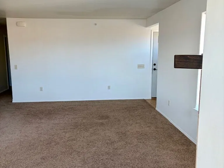 5625 Saxon Way #F — Photo 7