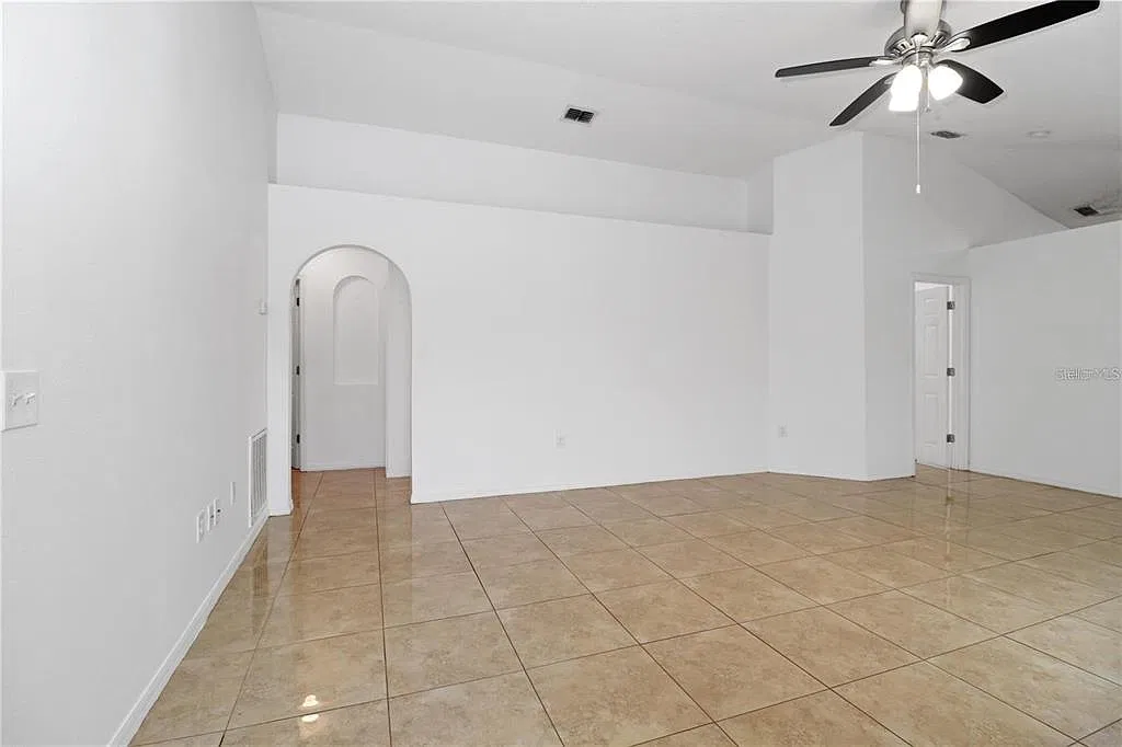 3 bed, 2.0 bath, 1312 sqft, $1,990 — Photo 4