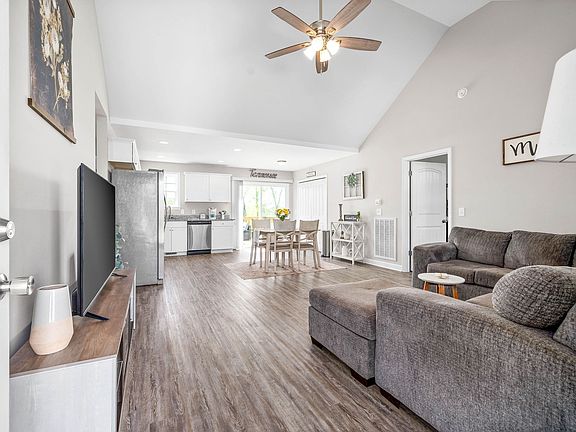 5th image of 761 Skyview Dr