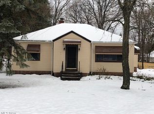 1421 Mapleview Dr, Seven Hills, OH 44131