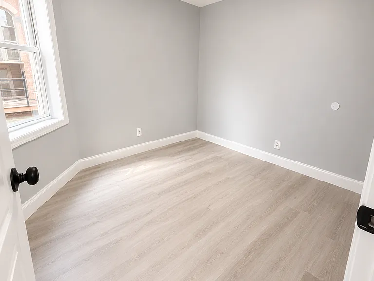 96 Eaton Pl #2L — Photo 7