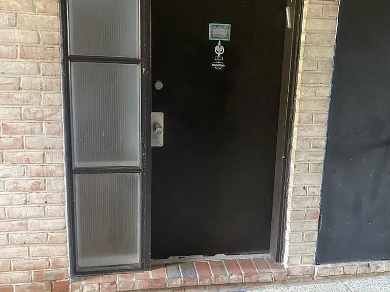 33 Stonehenge Cir #3 — Photo 2