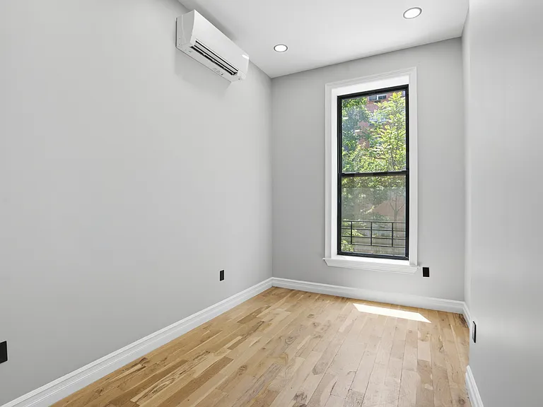 334 E 116th St #GARDEN-LEVEL — Photo 17