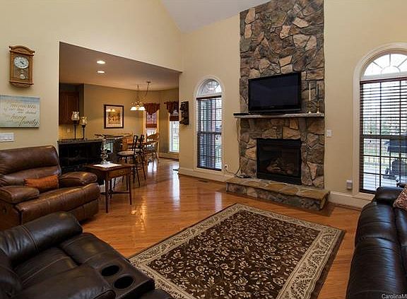 4th image of 8304 Curico Ln