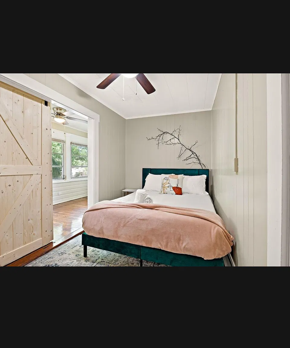 2 bed, 1100 sqft, $2,250 — Photo 2