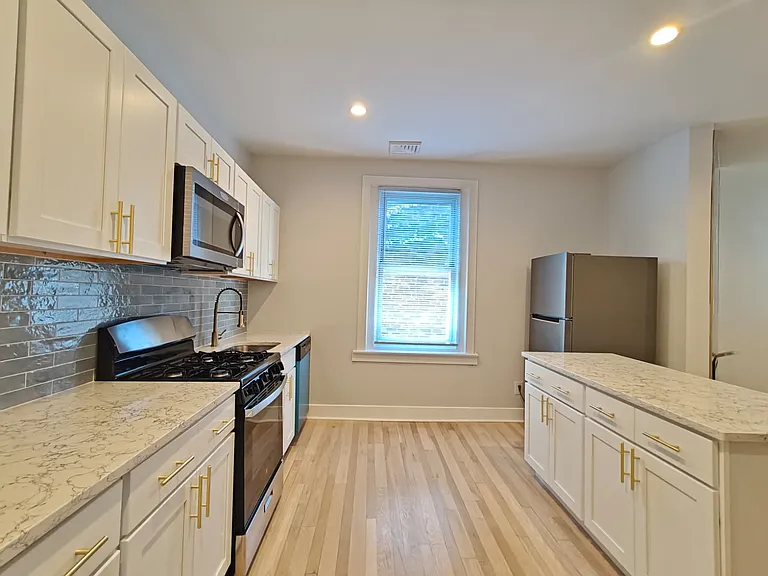 6142 Locust St #B — Photo 4