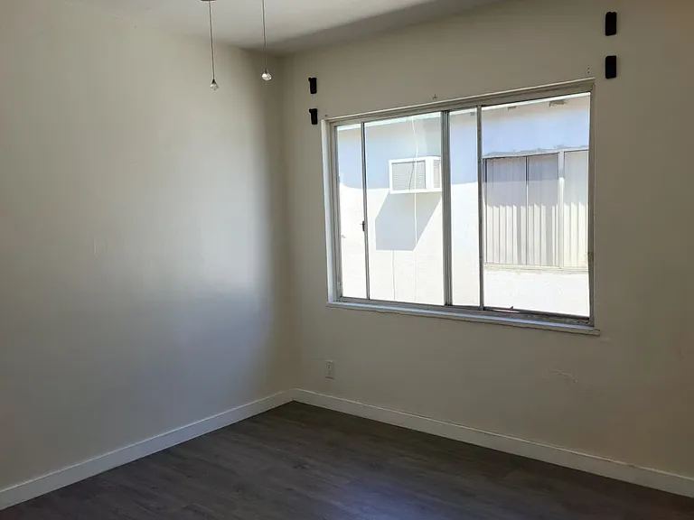 4767 San Vicente Blvd #6 — Photo 31