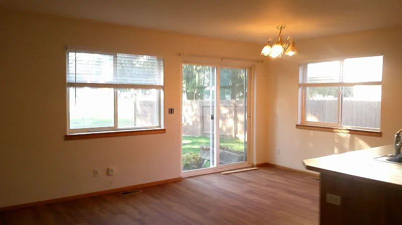 3 bed, 2.5 bath, 1500 sqft, $2,100 — Photo 2