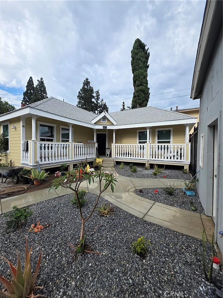 2 bed, 800 sqft, $2,800 — Photo 2