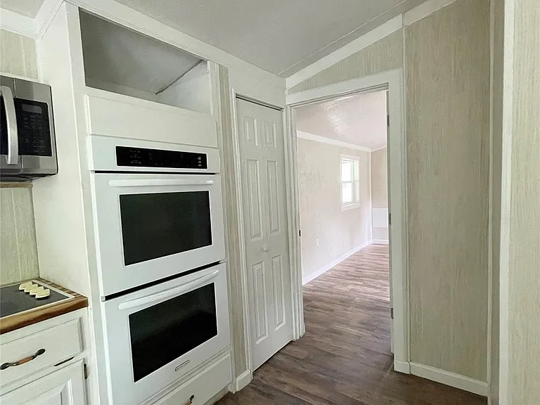 433 Capricorn Dr — Photo 17