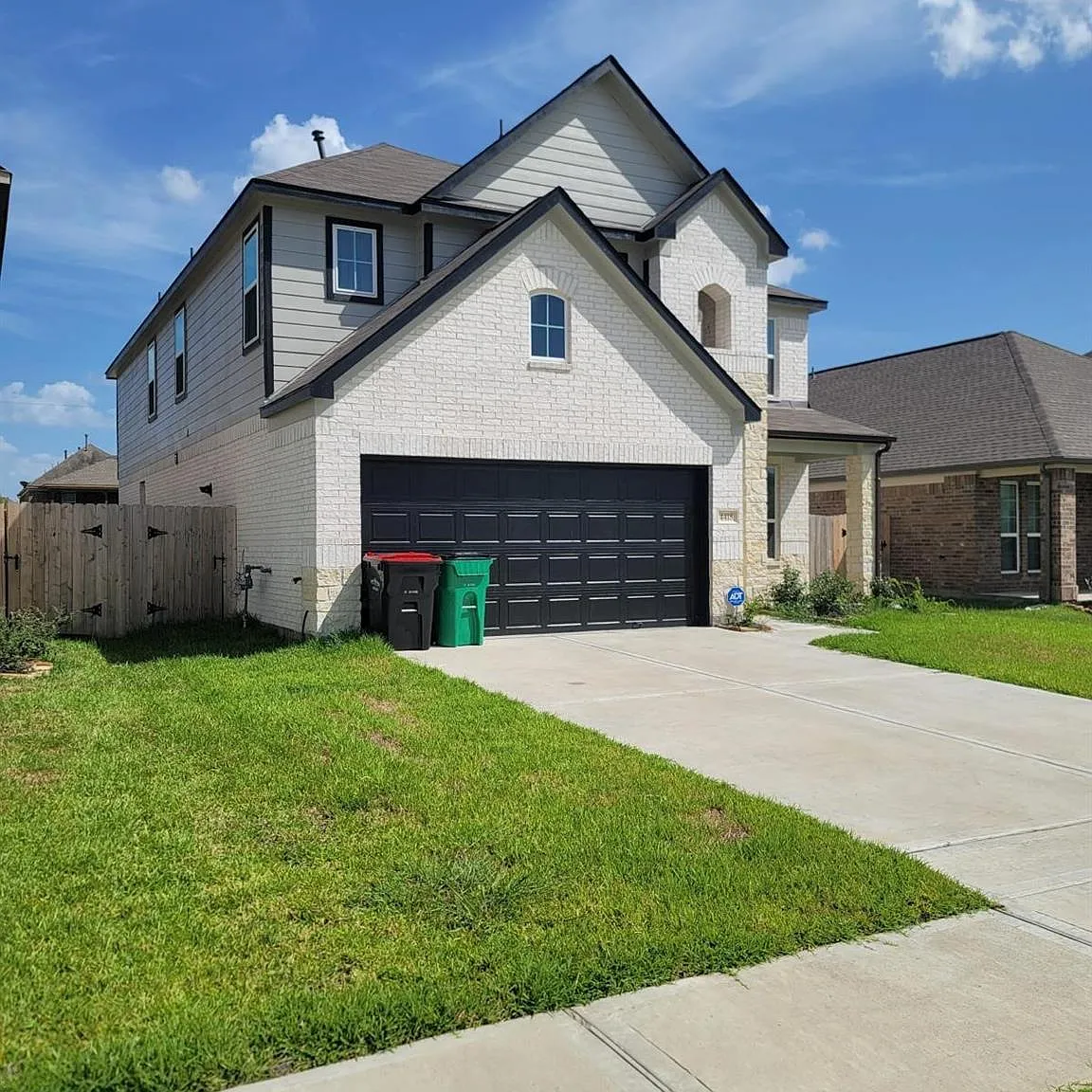 5 bed, 3.5 bath, 2785 sqft, $3,500 — Photo 3