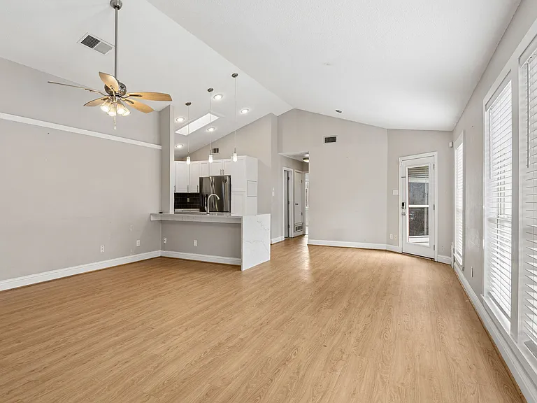 253 Teakwood Ln — Photo 6