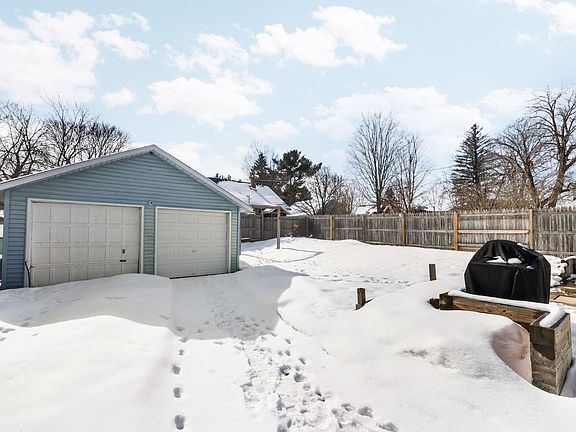 2nd image of 3038 E Sullivan St