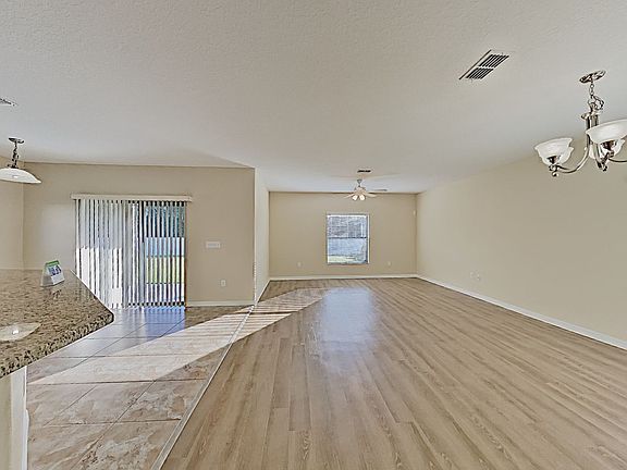 5th image of 20045 Satin Leaf Ave