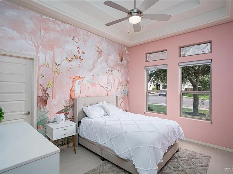 2425 Pebble St — Photo 24
