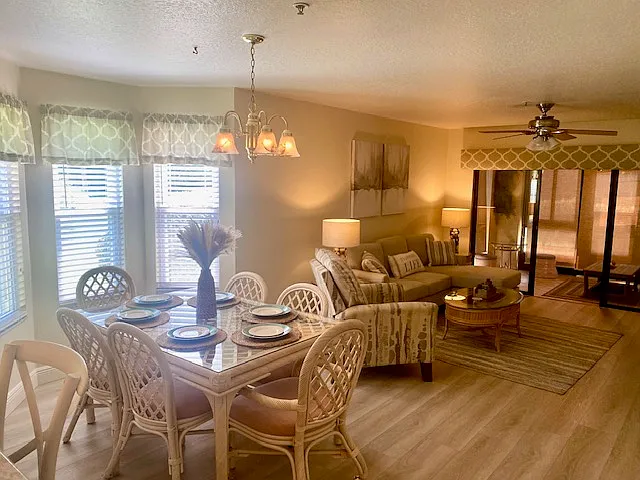 DINING ROOM/LIVING ROOM - 402 Bouchelle Dr #101