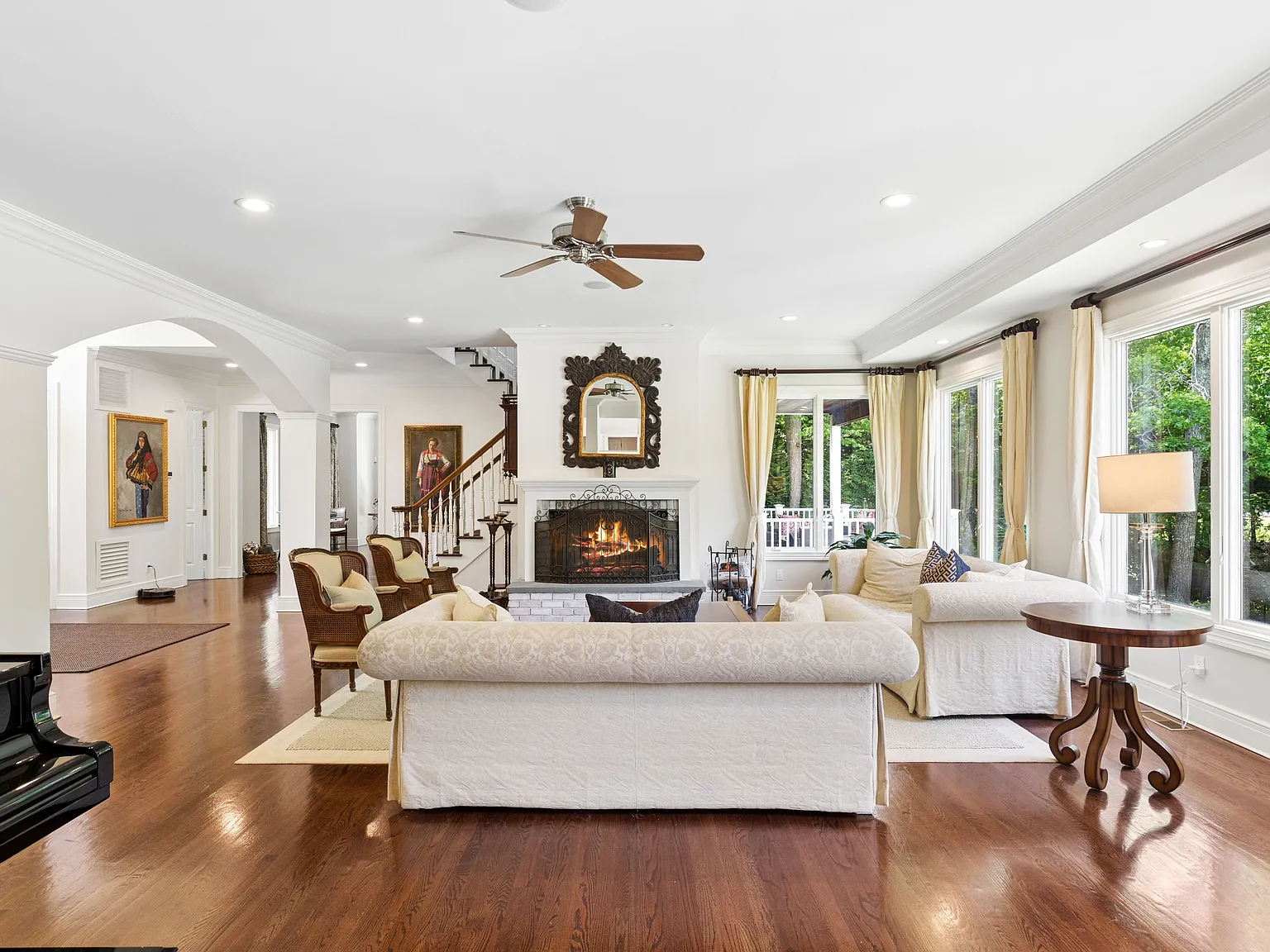 Sag Harbor Estate with Heated Pool and Tennis — Photo 3