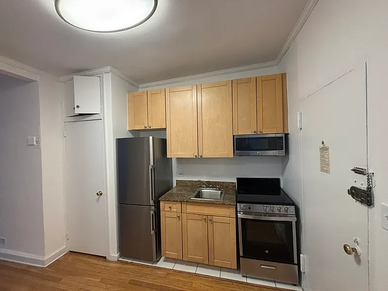 217 E 66th St #101 — Photo 3