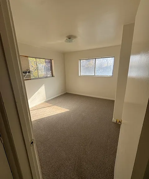 951 E Logan Ave #B — Photo 10